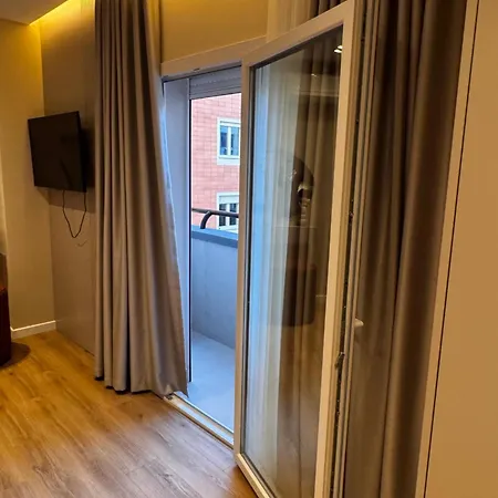 Dea's Blloku Apartmán *