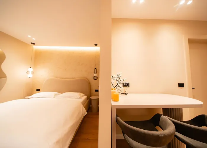 Dea's Blloku * טיראנה